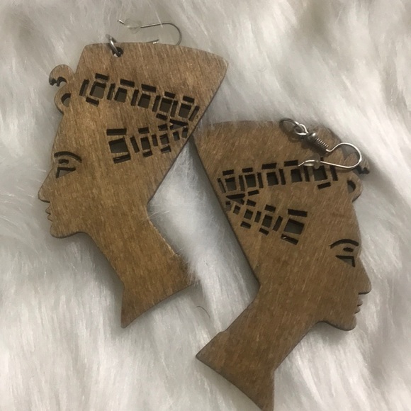 Egyptian wooden earrings brown - Picture 2 of 3